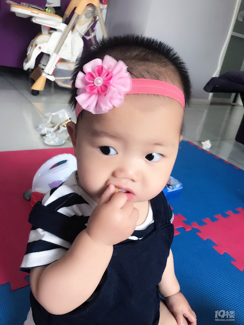 萌萌哒小宝也是妈妈的小模特