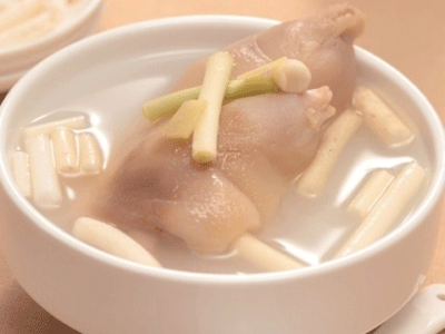 下奶猪蹄汤的做法