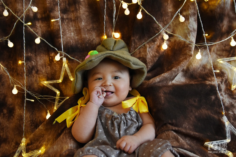 刘觞宝宝百日留影照