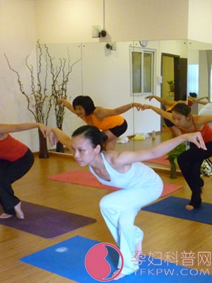 产后瘦身瑜伽让您快速恢复身体能量