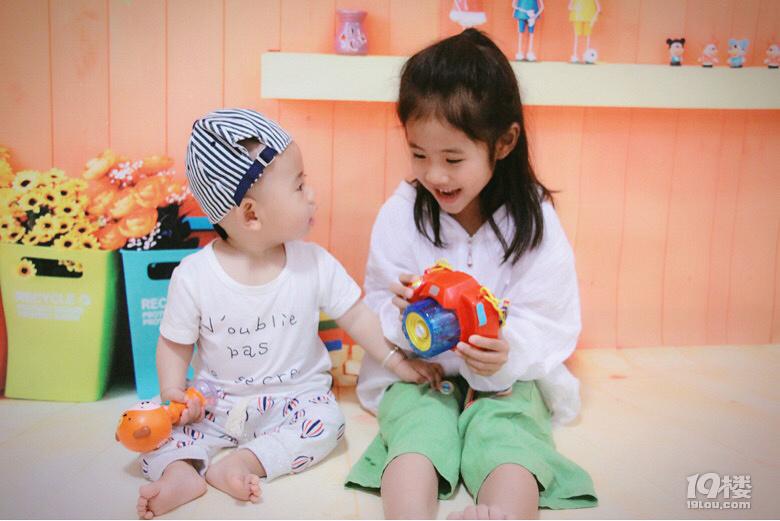 二胎妈妈的幸福感爆棚