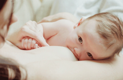 宝宝吃奶少怎么回事